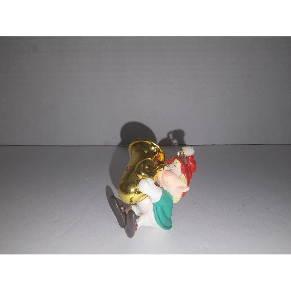 Hallmark Keepsake Ornament Hark! It's Herald 1992‎